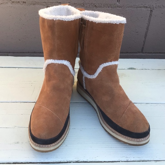 TOMS Leather Boots - Picture 4 of 9